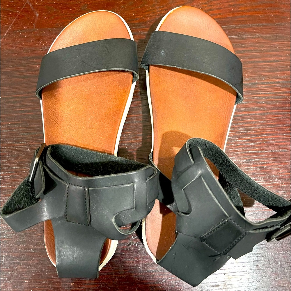 MAURICE’S PLATFORM SANDAL w/ try on bottoms…STORE RETURN